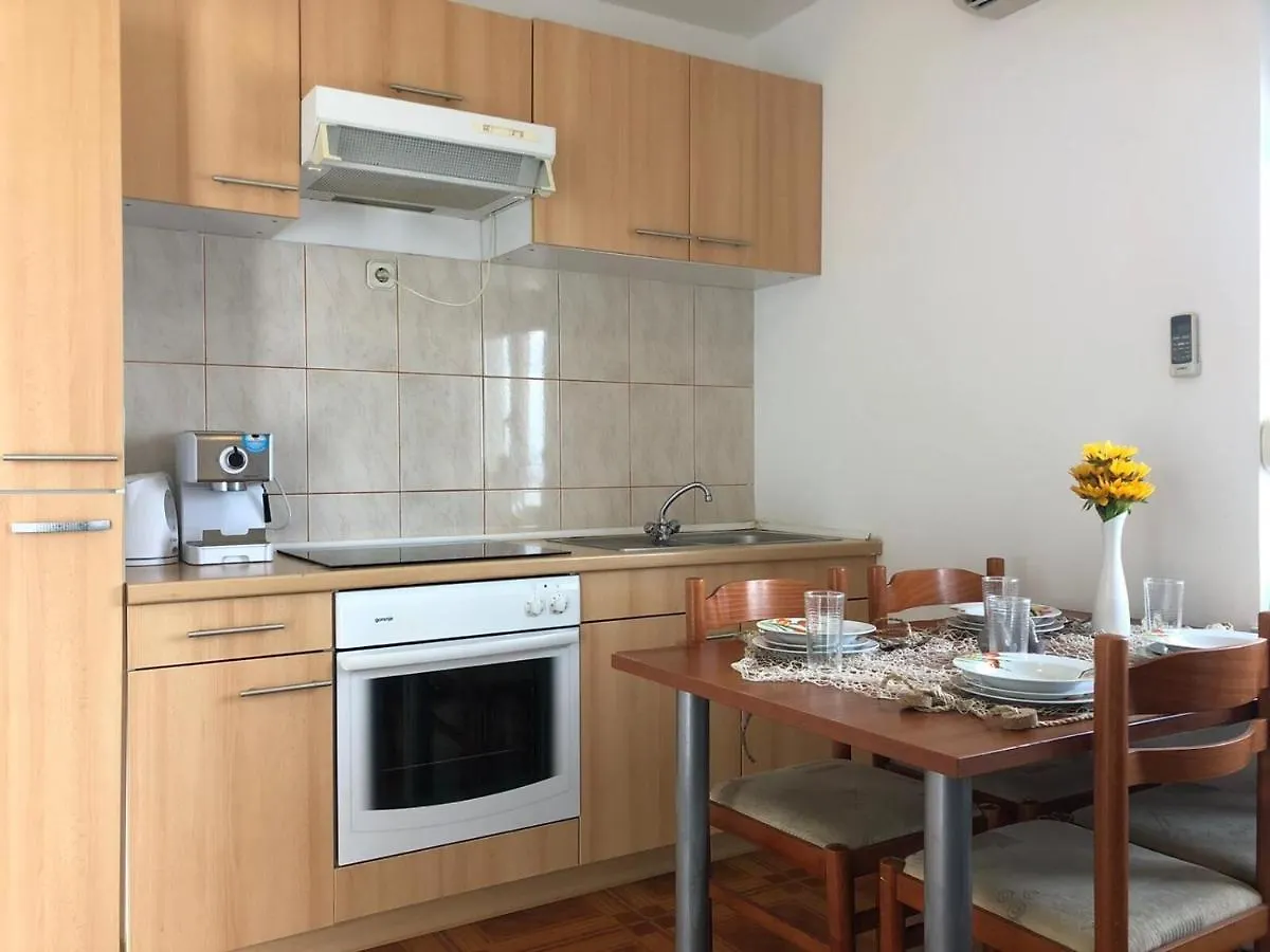 Apartments Mladen Trogir 0*,