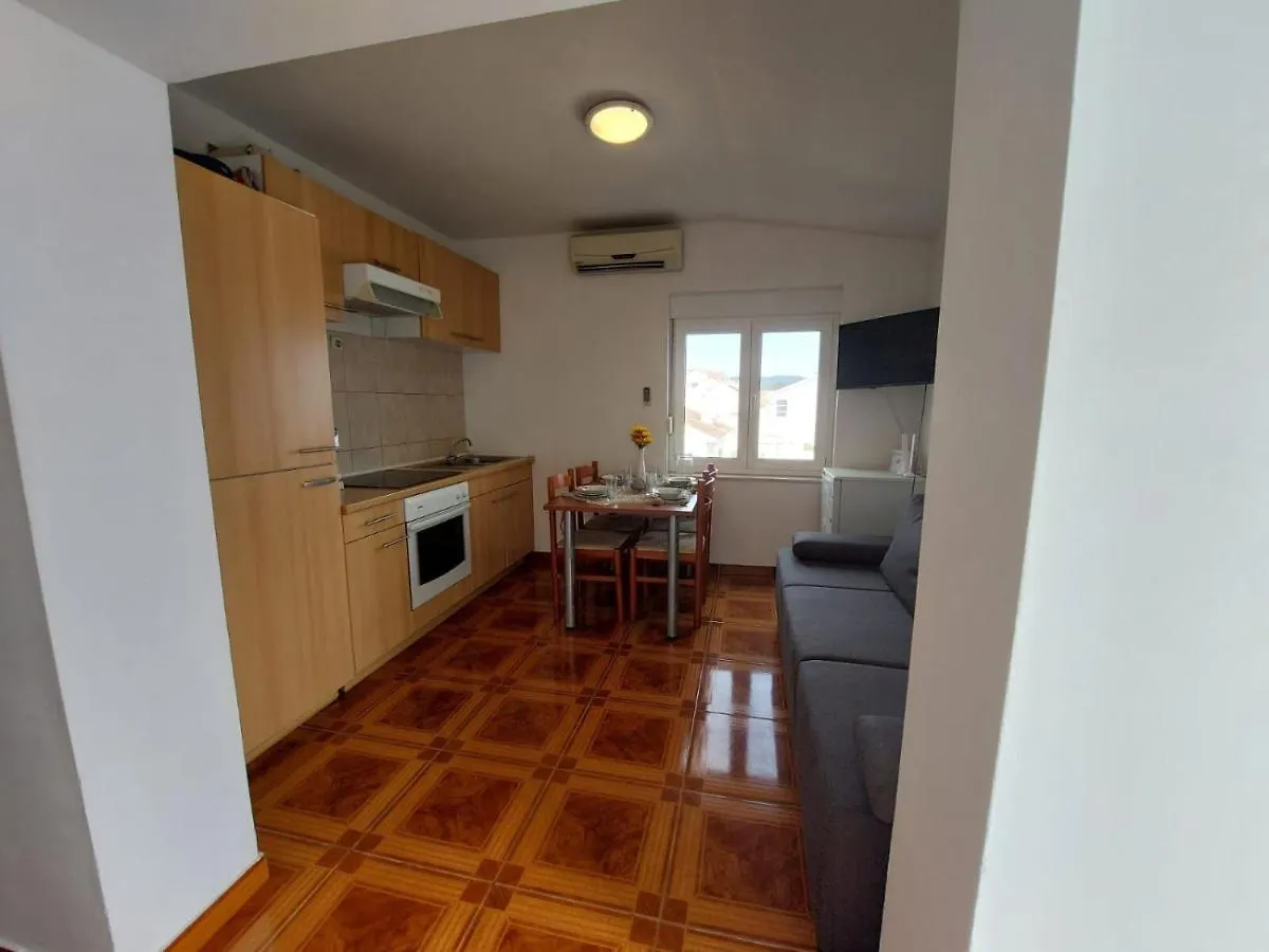 Apartments Mladen Trogir 0*,  Kroatien